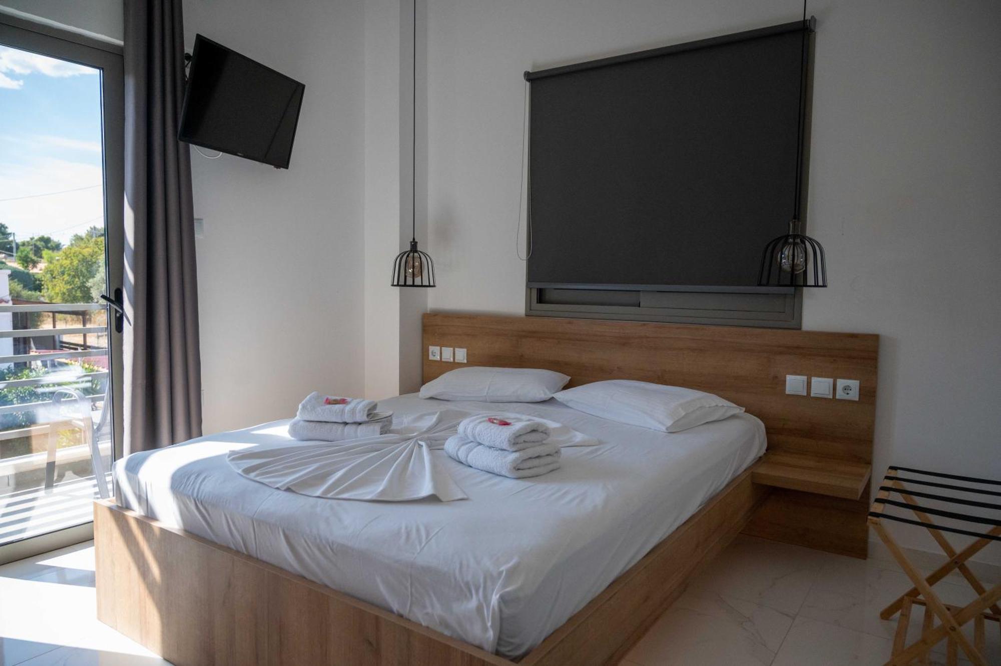 Finikas Suites & Apartments 10Min From Athens Airport Artemida  Ngoại thất bức ảnh